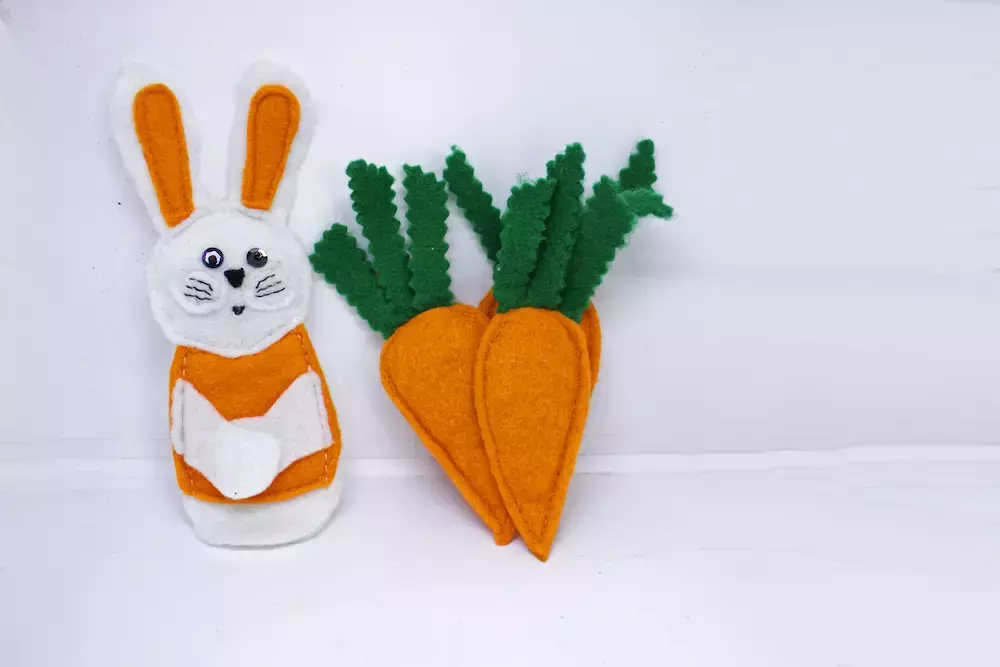DIY Felt Carrots